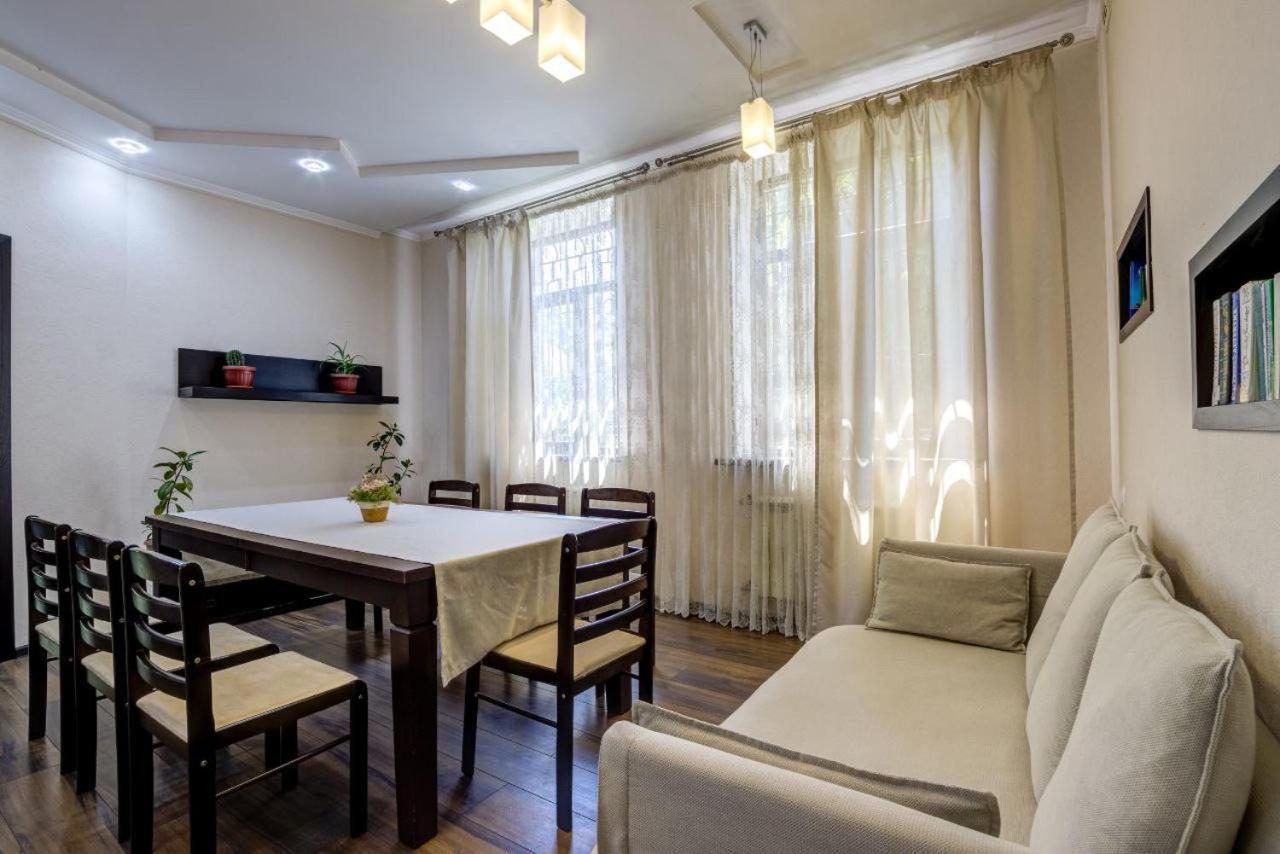Opera Bed&Breakfast Biškek Exteriér fotografie
